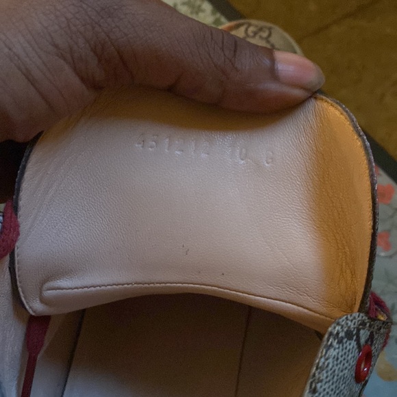 High top Gucci Shoes with Colorful Birds Printed and a metal tiger on the tongue - Picture 10 of 13